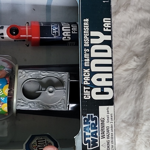 *Rare* 2012 Star Wars Gift Pack Candy Dispenser and Candy Fan - Picture 6 of 10